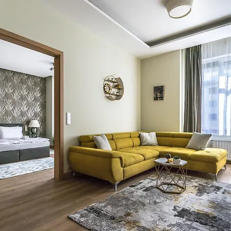 Charles Cityview - Bright, Central, Cozy