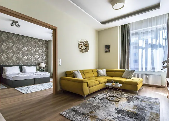 Charles Cityview - Bright, Central, Cozy